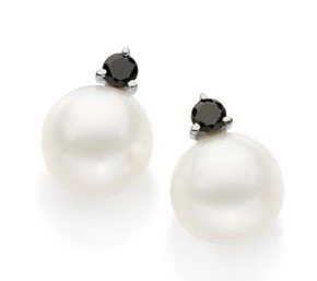 Brinco Ouro Branco com Diamantes Negros e Pérolas Biwa