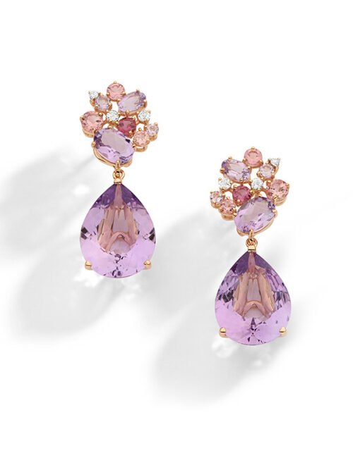 Brinco ouro rosé, base topázios rosa, brancos e diamantes 0,03 ct, gotas ametistas 14,20 ct.