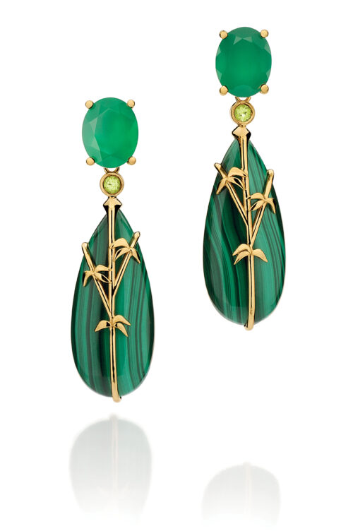 Brinco ouro amarelo, base ágata verde, detalhe peridoto e gota malaquita.