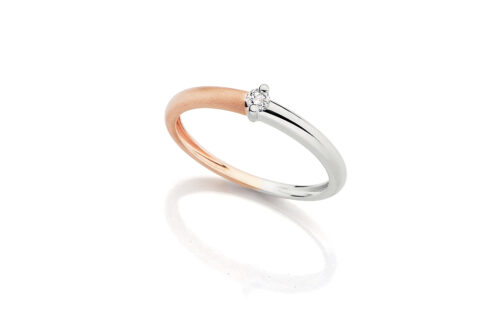 Anel ouro branco e ouro rosé com diamante de 6 pontos.